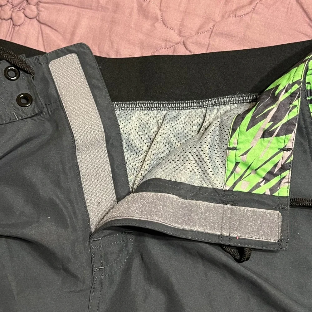 NWT Nike Hydra Void Board Shorts Green Grey Charcoal Swim Trunks Men's Large